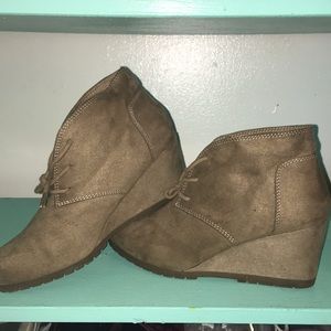 Wedge ankle boot